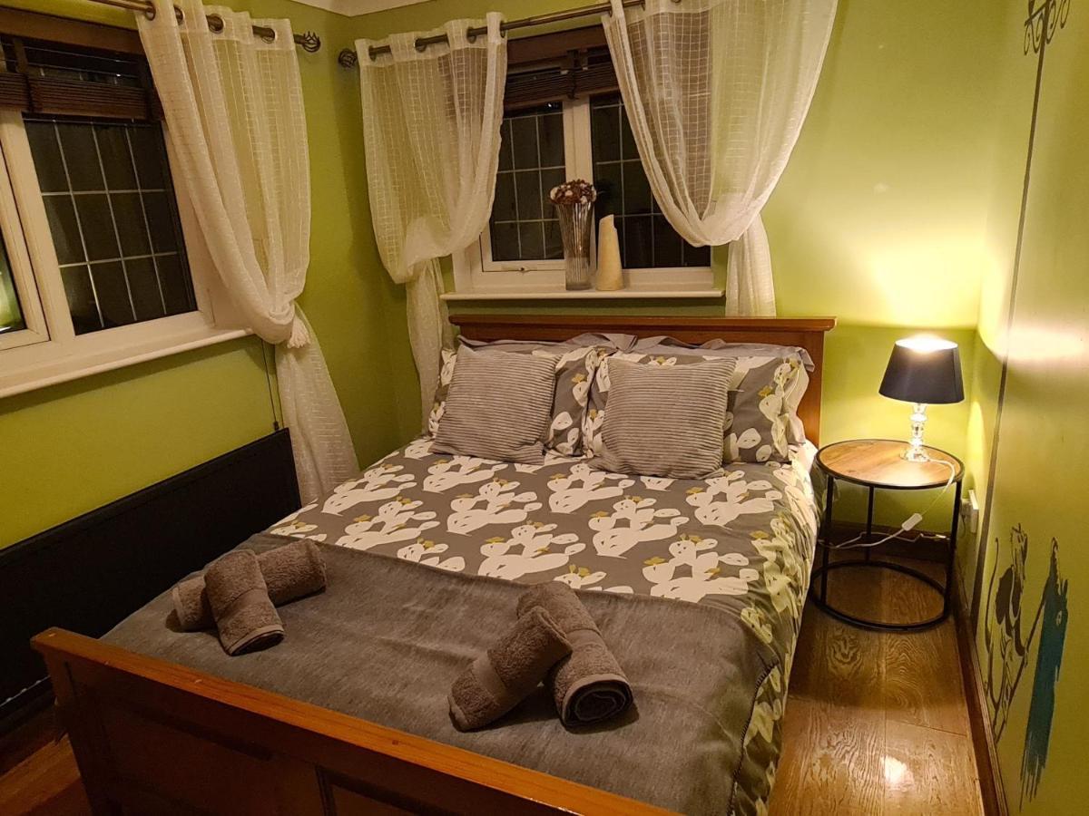 Spacious, 5 Bed House For 9 In Chester Buitenkant foto