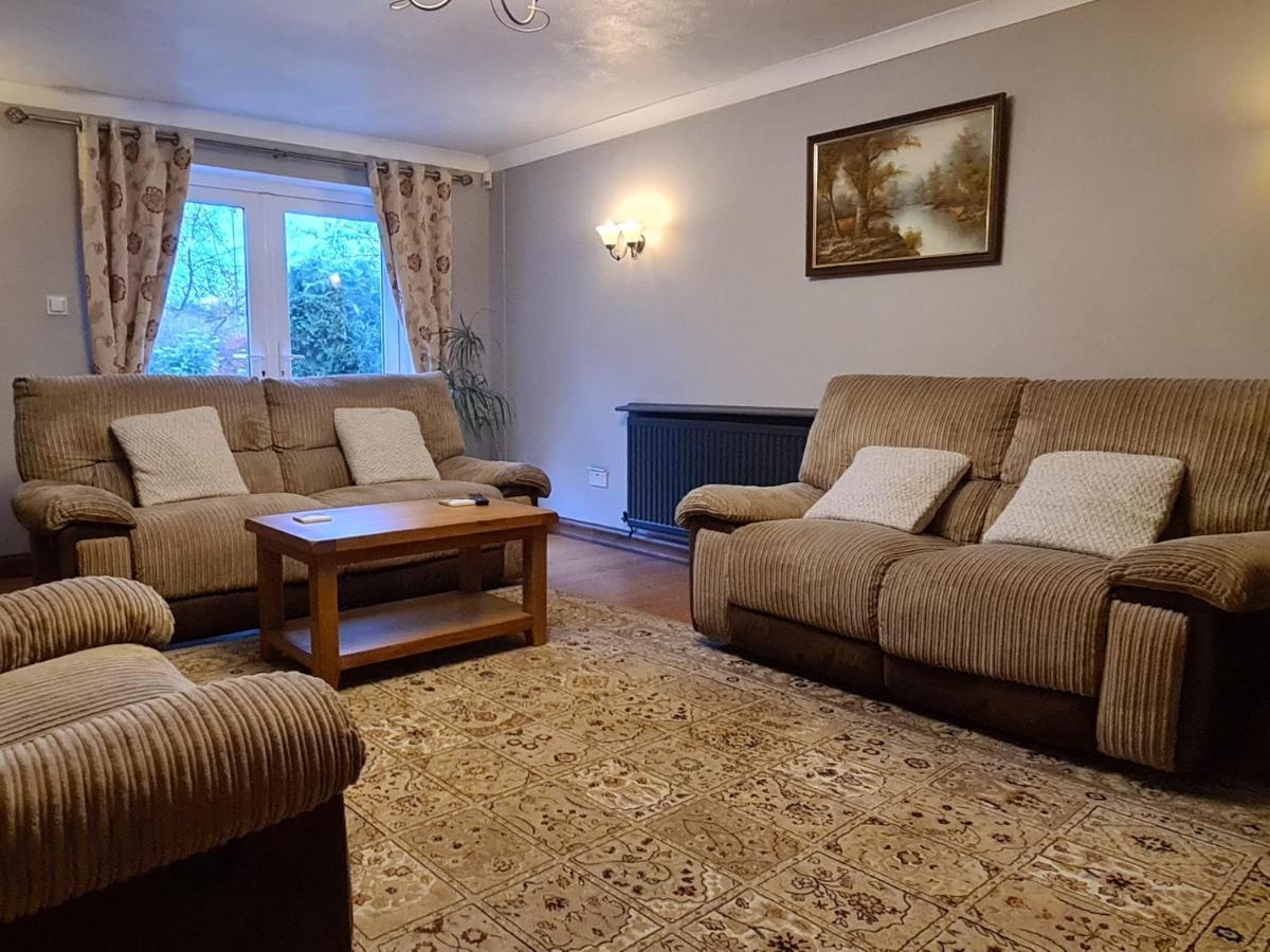 Spacious, 5 Bed House For 9 In Chester Buitenkant foto