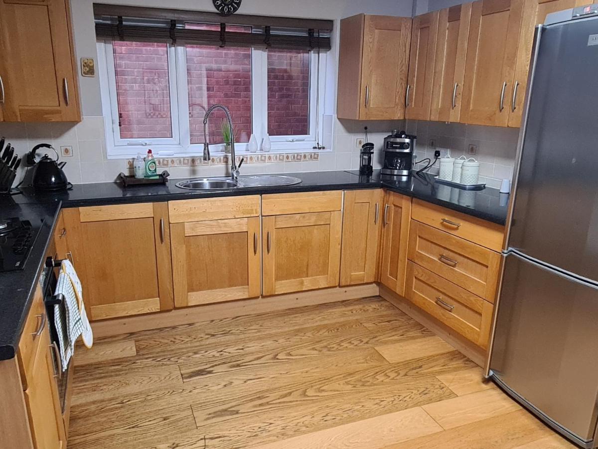 Spacious, 5 Bed House For 9 In Chester Buitenkant foto